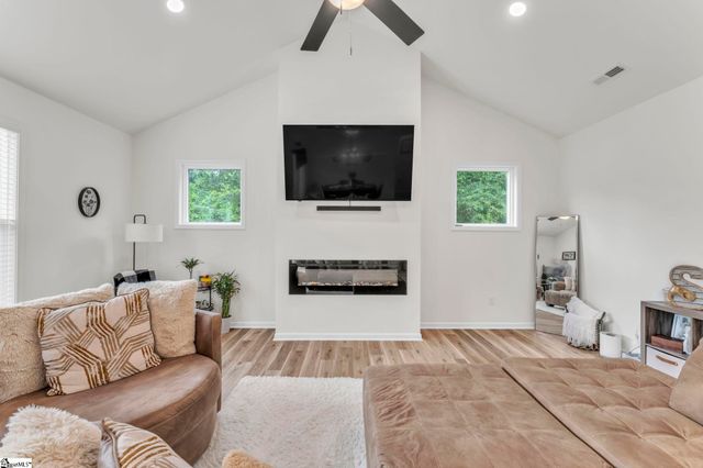 404 Burrell Street, Pendleton, SC 29670
