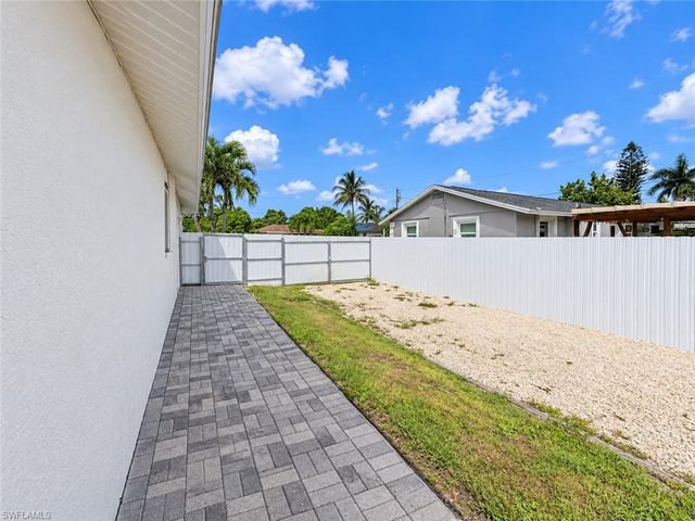 1728 54th TER SW, Naples, FL 34116
