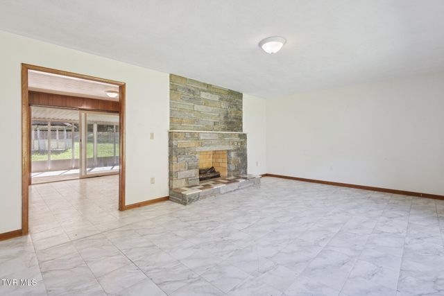 21466 Us Highway 58, Castlewood, VA 24224