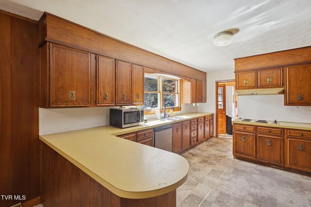 21466 Us Highway 58, Castlewood, VA 24224