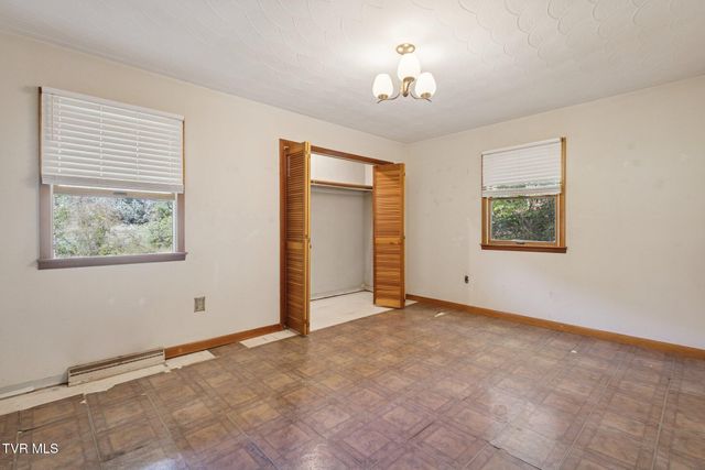 21466 Us Highway 58, Castlewood, VA 24224