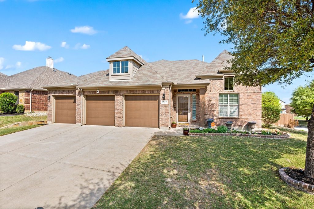 2529 Trailhead Drive, Fort Worth, TX 76177