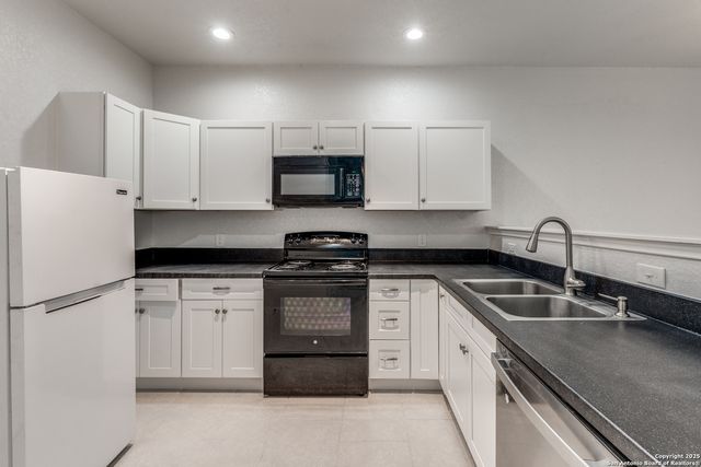 19 Oak Plaza, San Antonio, TX 78216