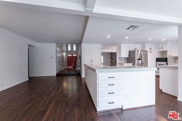 27821 Via Amistosa, Agoura Hills, CA 91301