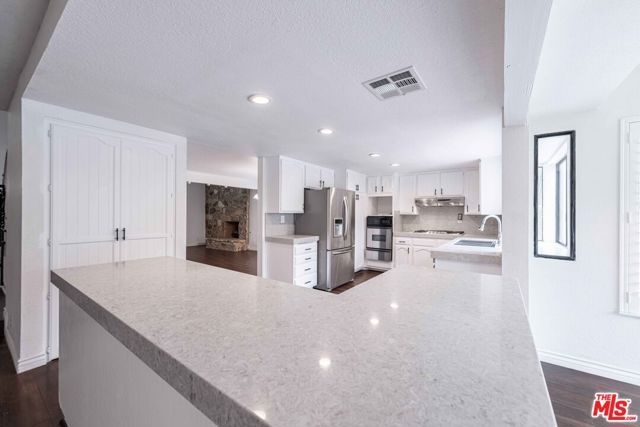 27821 Via Amistosa, Agoura Hills, CA 91301