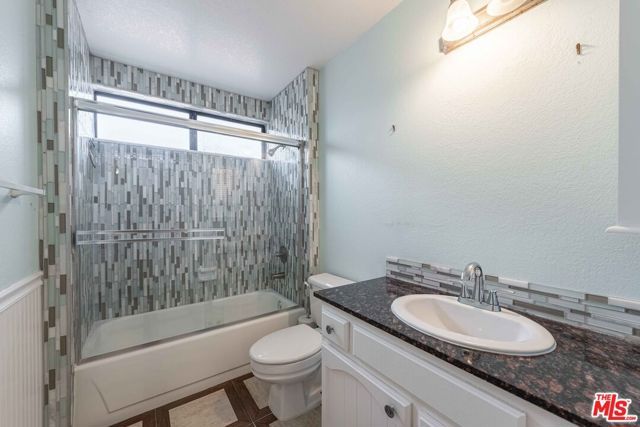 27821 Via Amistosa, Agoura Hills, CA 91301