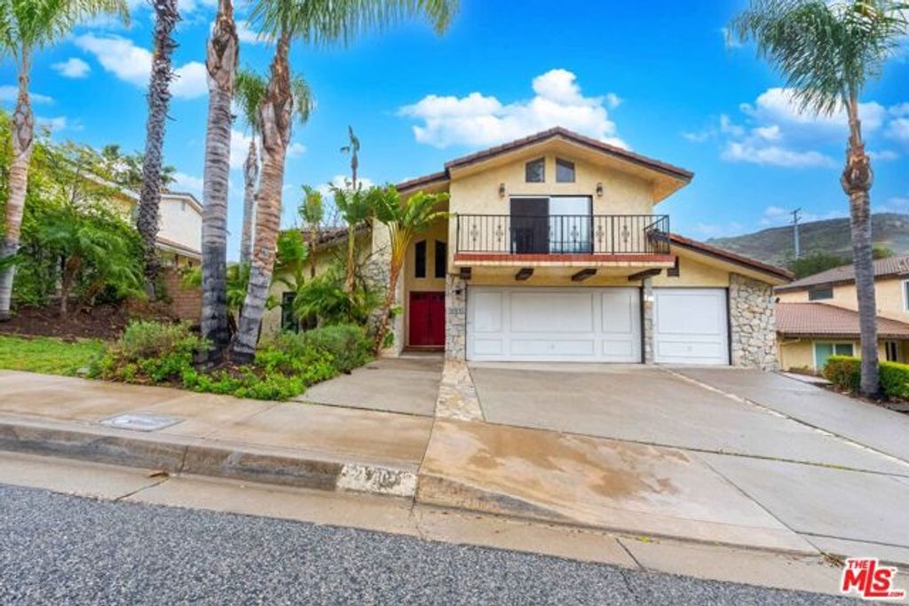 27821 Via Amistosa, Agoura Hills, CA 91301