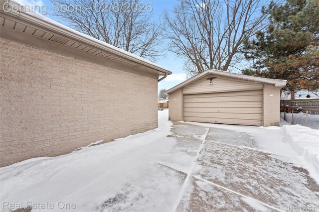 25556 Rusty Street, Taylor, MI 48180