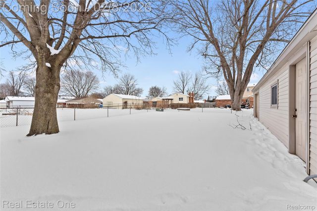 25556 Rusty Street, Taylor, MI 48180