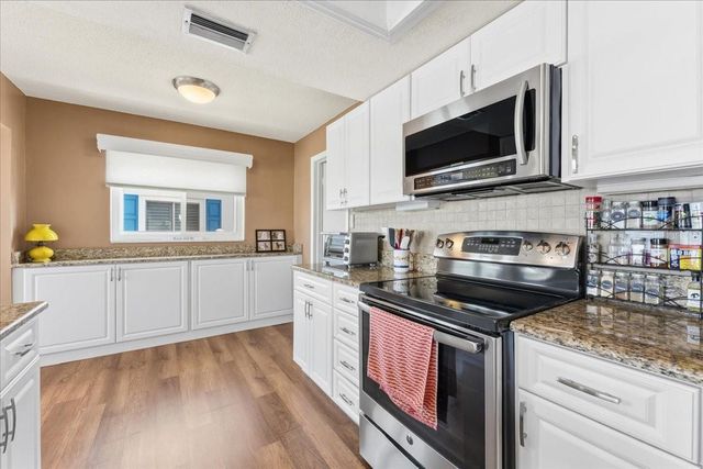 9875 MAINLANDS BOULEVARD W, Pinellas Park, FL 33782