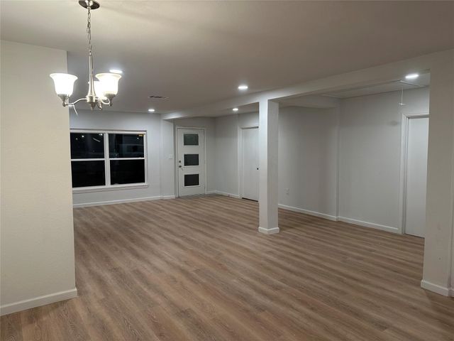 909 Jerry Mashek Drive, West, TX 76691