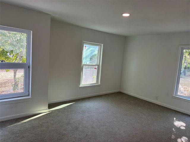 909 Jerry Mashek Drive, West, TX 76691