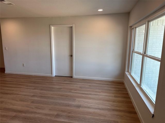 909 Jerry Mashek Drive, West, TX 76691