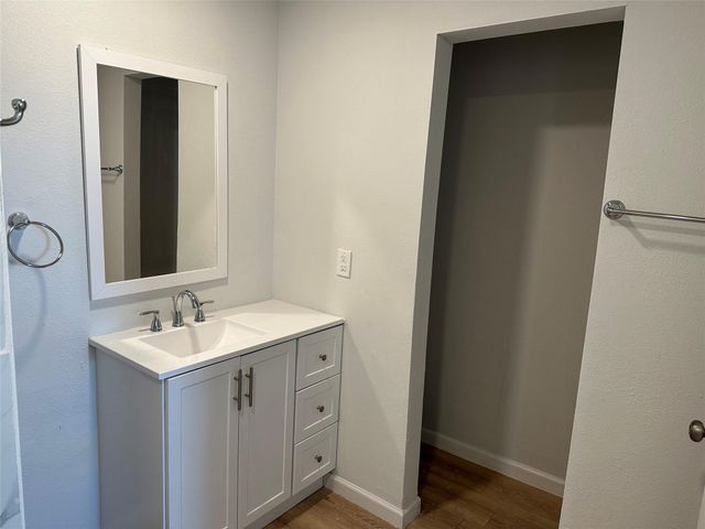 909 Jerry Mashek Drive, West, TX 76691