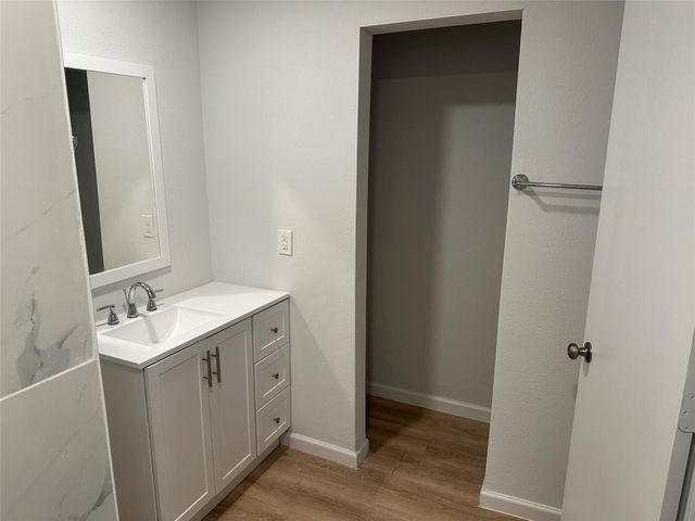 909 Jerry Mashek Drive, West, TX 76691