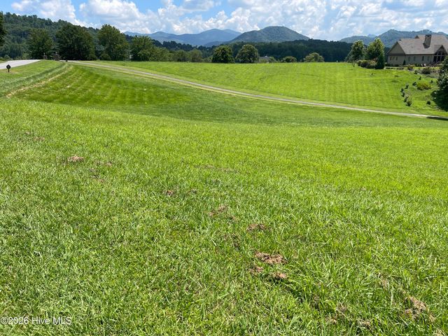 2k Mountain Harbour Drive, Hayesville, NC 28904