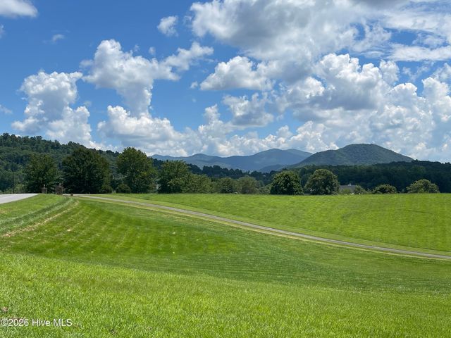 2k Mountain Harbour Drive, Hayesville, NC 28904