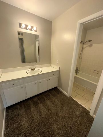 370 Wallace Rd Apt D13, Nashville, TN 37211