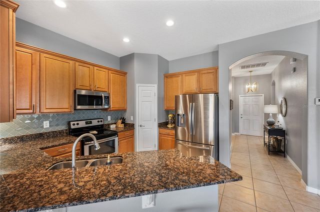 2439 HAMLET CIRCLE, Lakeland, FL 33810