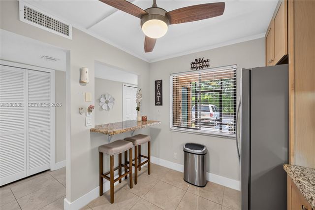 205 Lakeview Dr 103, Weston, FL 33326