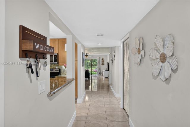 205 Lakeview Dr 103, Weston, FL 33326