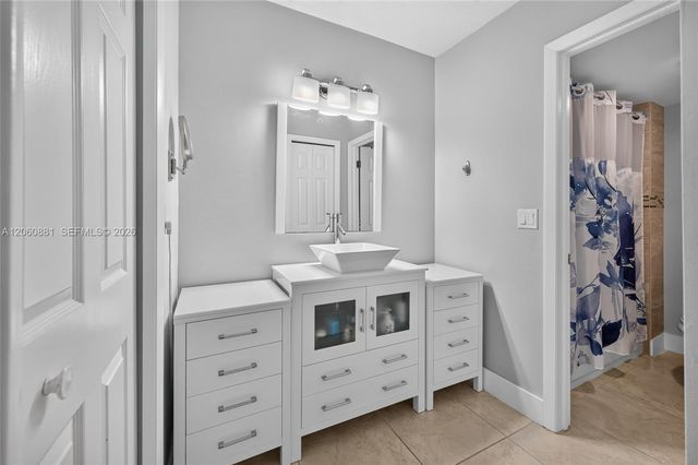 205 Lakeview Dr 103, Weston, FL 33326