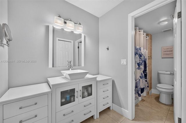 205 Lakeview Dr 103, Weston, FL 33326