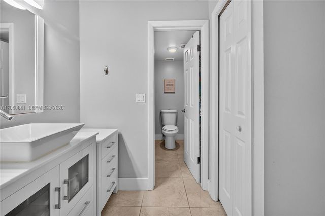 205 Lakeview Dr 103, Weston, FL 33326