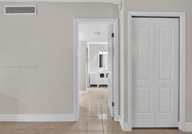 205 Lakeview Dr 103, Weston, FL 33326