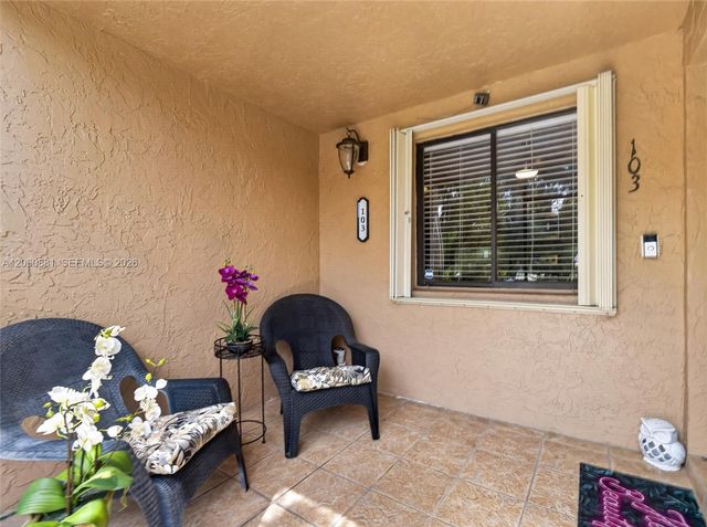 205 Lakeview Dr 103, Weston, FL 33326