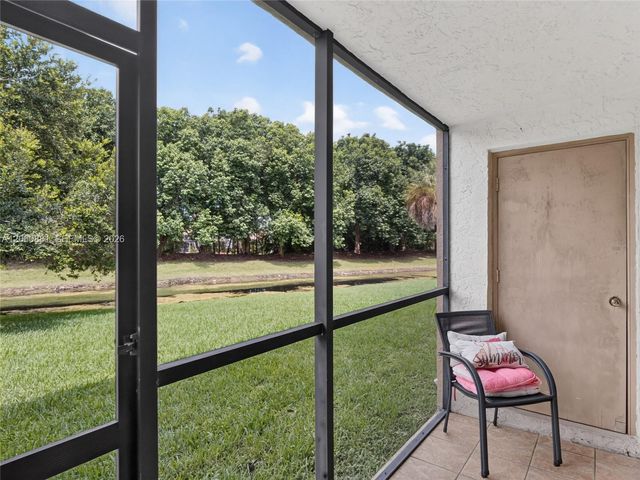 205 Lakeview Dr 103, Weston, FL 33326