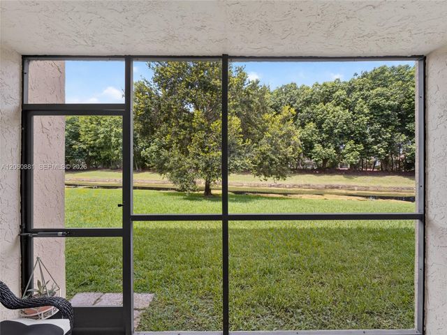 205 Lakeview Dr 103, Weston, FL 33326
