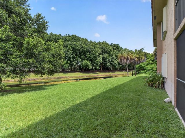 205 Lakeview Dr 103, Weston, FL 33326