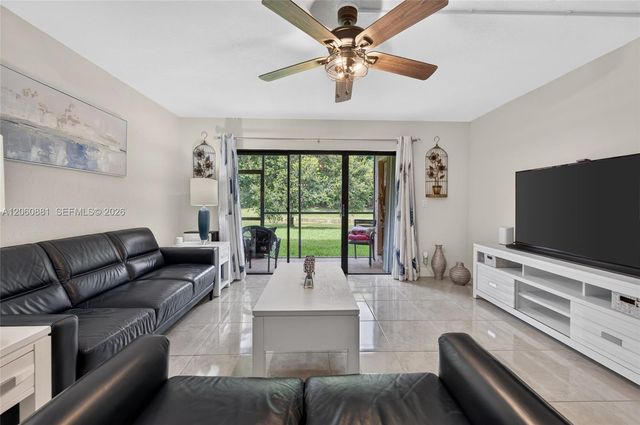 205 Lakeview Dr 103, Weston, FL 33326