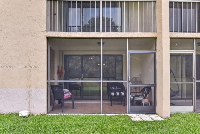 205 Lakeview Dr 103, Weston, FL 33326