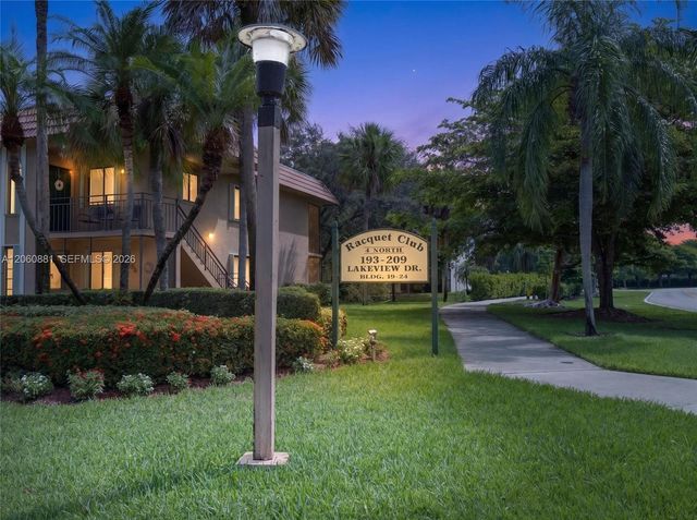 205 Lakeview Dr 103, Weston, FL 33326