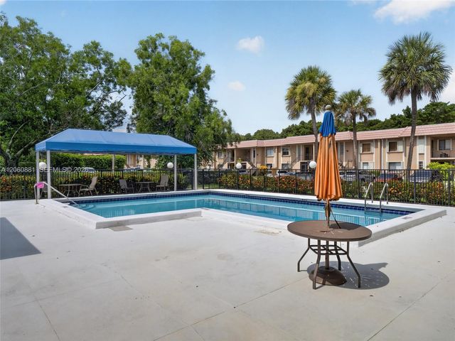 205 Lakeview Dr 103, Weston, FL 33326
