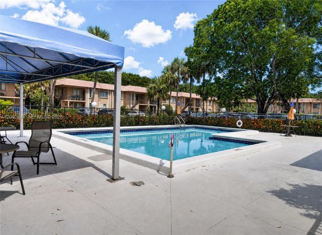 205 Lakeview Dr 103, Weston, FL 33326