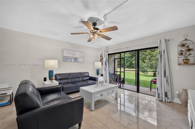 205 Lakeview Dr 103, Weston, FL 33326