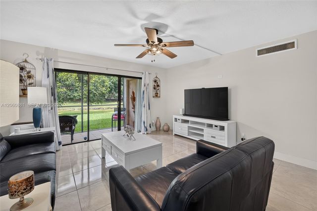 205 Lakeview Dr 103, Weston, FL 33326
