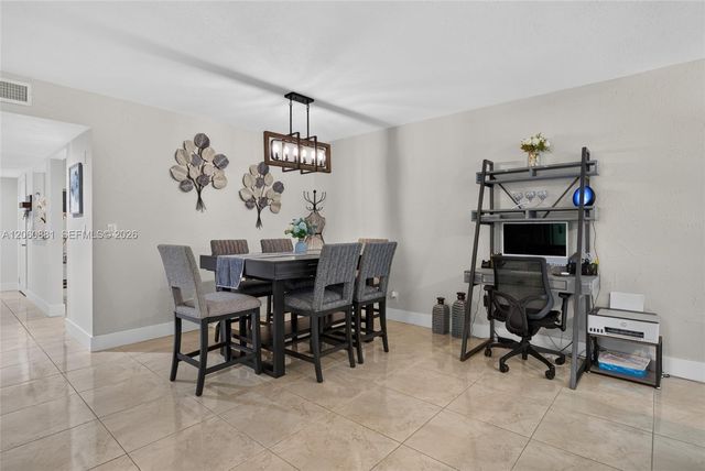 205 Lakeview Dr 103, Weston, FL 33326