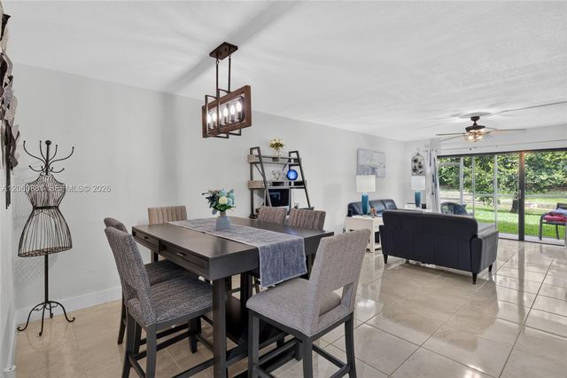 205 Lakeview Dr 103, Weston, FL 33326