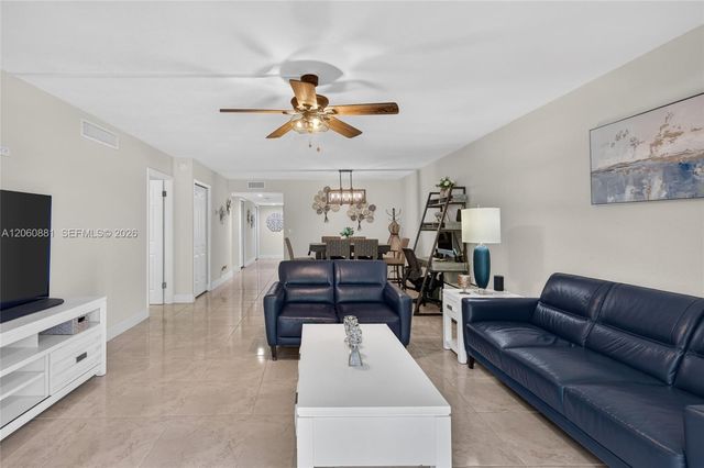 205 Lakeview Dr 103, Weston, FL 33326