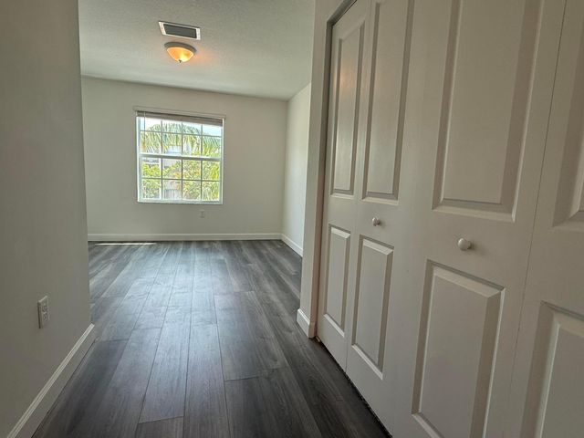 6907 Broadwater Lane, Lake Worth, FL 33467