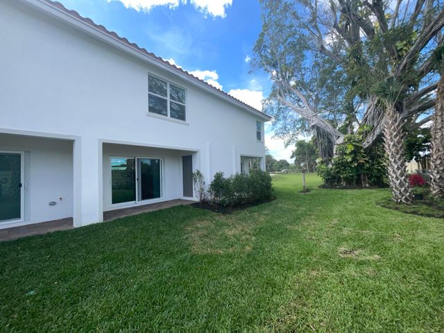 6907 Broadwater Lane, Lake Worth, FL 33467