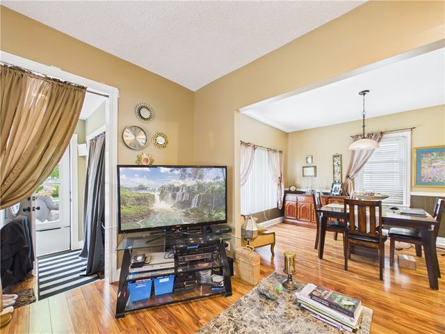 66 Grandview Ave, Tonawanda, NY 14223