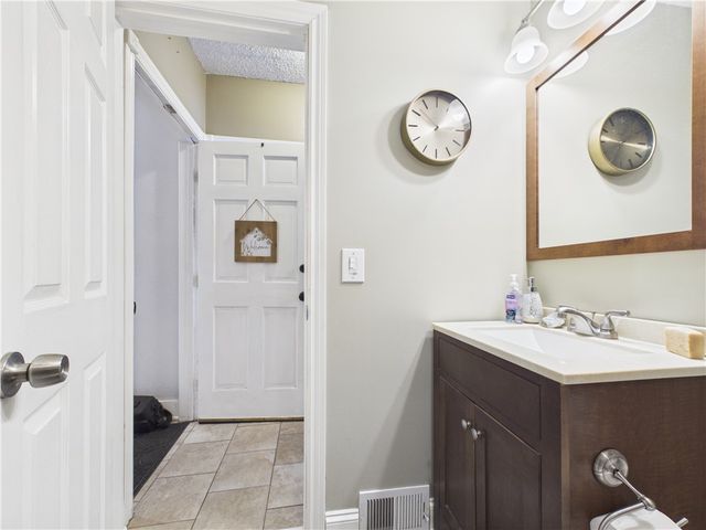 66 Grandview Ave, Tonawanda, NY 14223