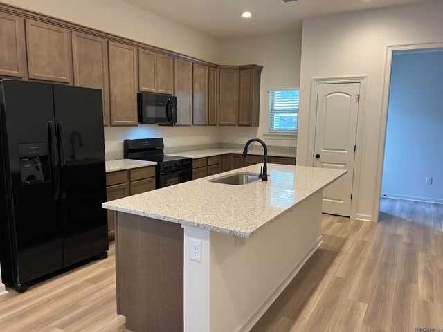 33606 Browning Rd, Denham Springs, LA 70706