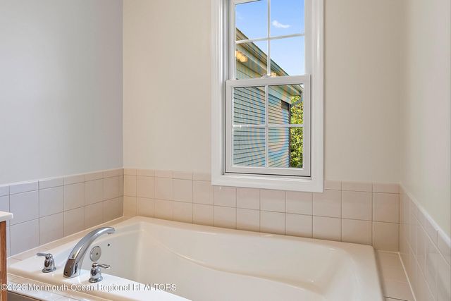 86 Deepwater Circle, Manalapan, NJ 07726
