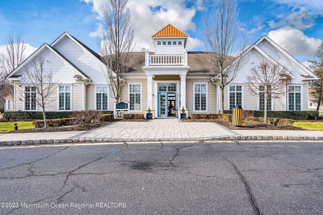 86 Deepwater Circle, Manalapan, NJ 07726